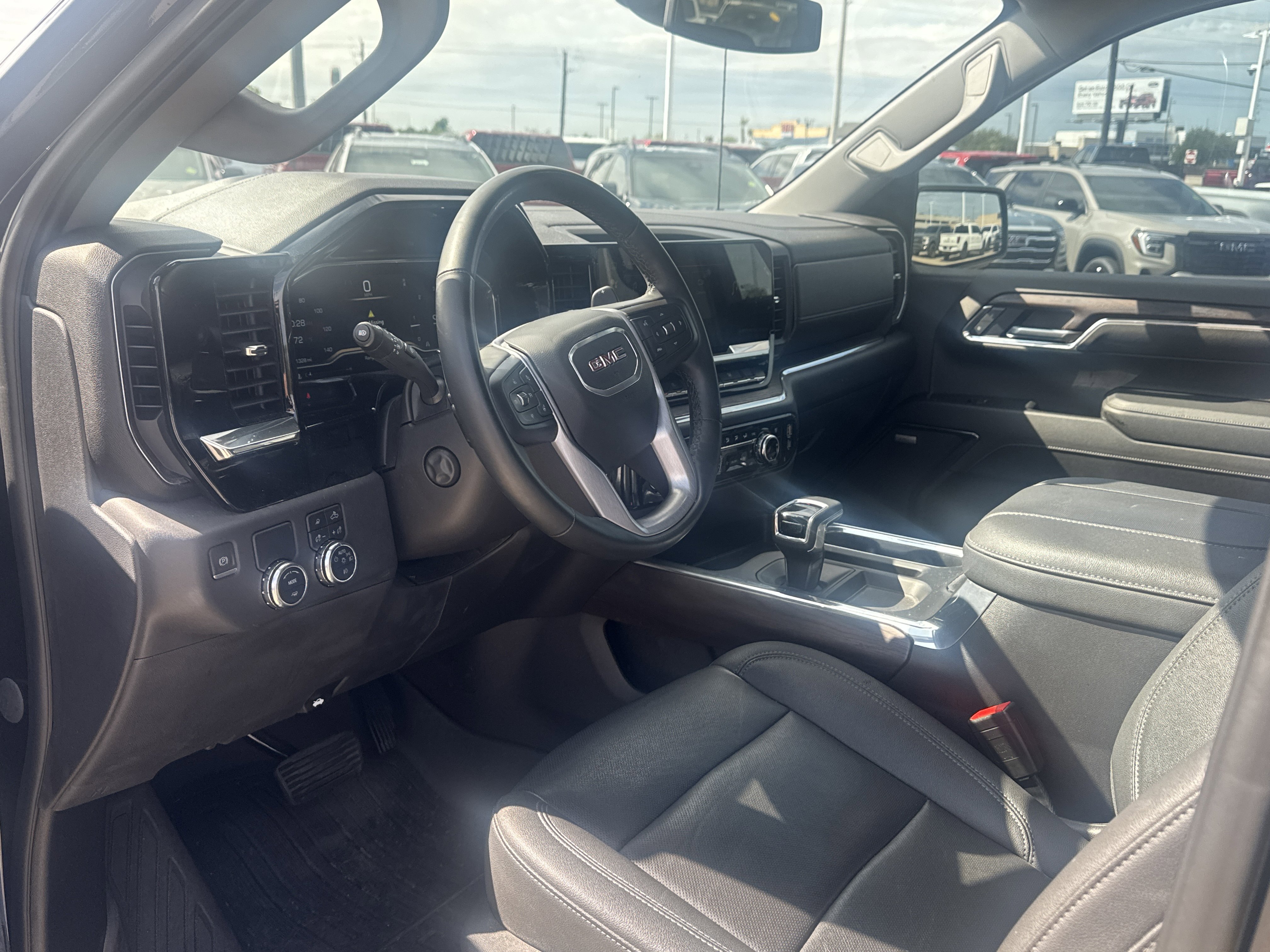 Used 2023 GMC Sierra 1500 SLT image 9