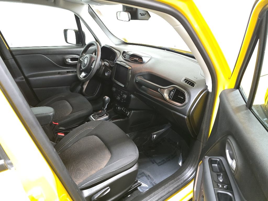 Used 2023 Jeep Renegade Latitude AWD/4WD image 15