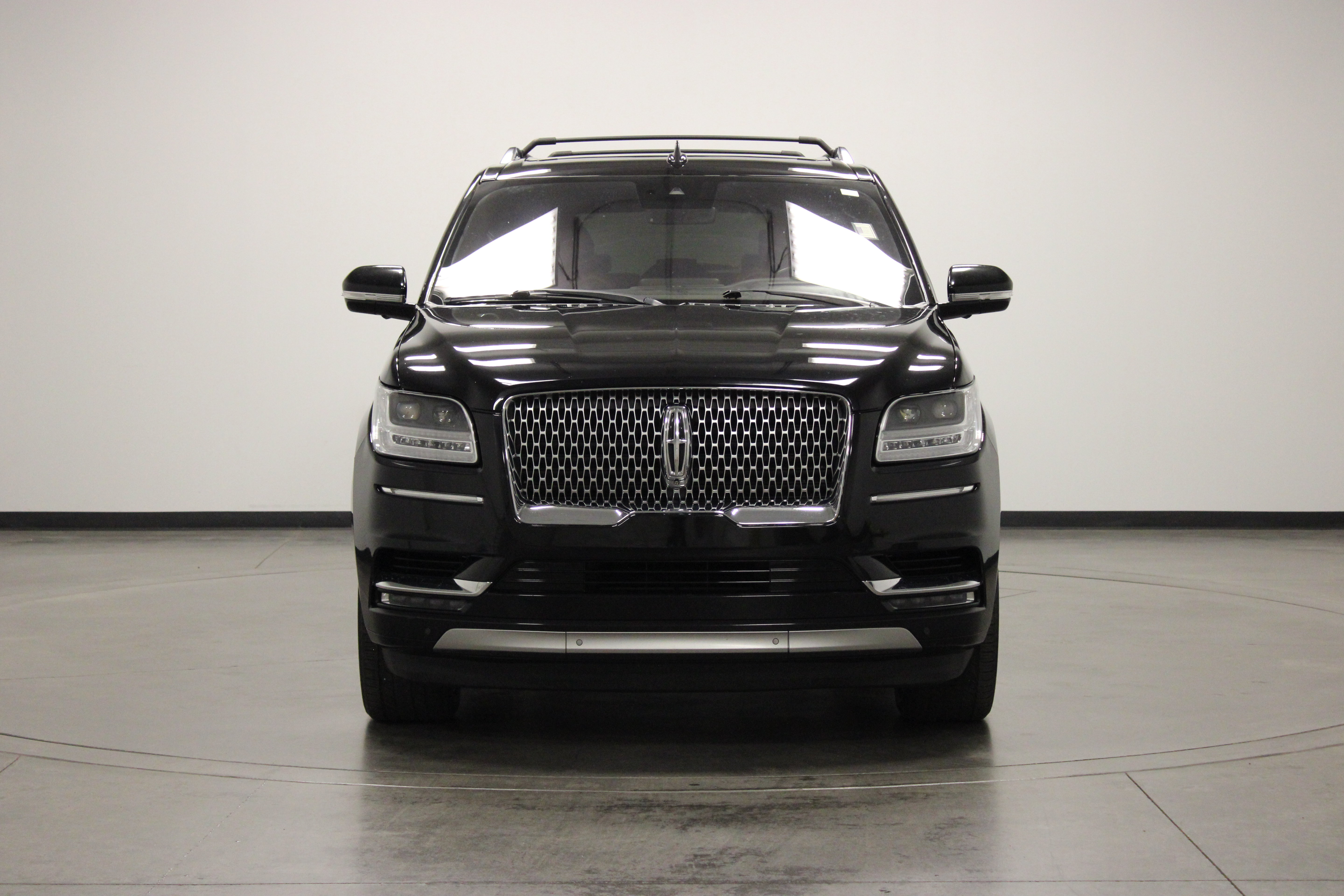 Used 2019 Lincoln Navigator L Reserve AWD/4WD image 3