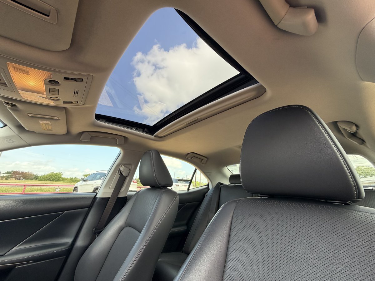 Used 2016 Lexus IS 200t RWD image 20