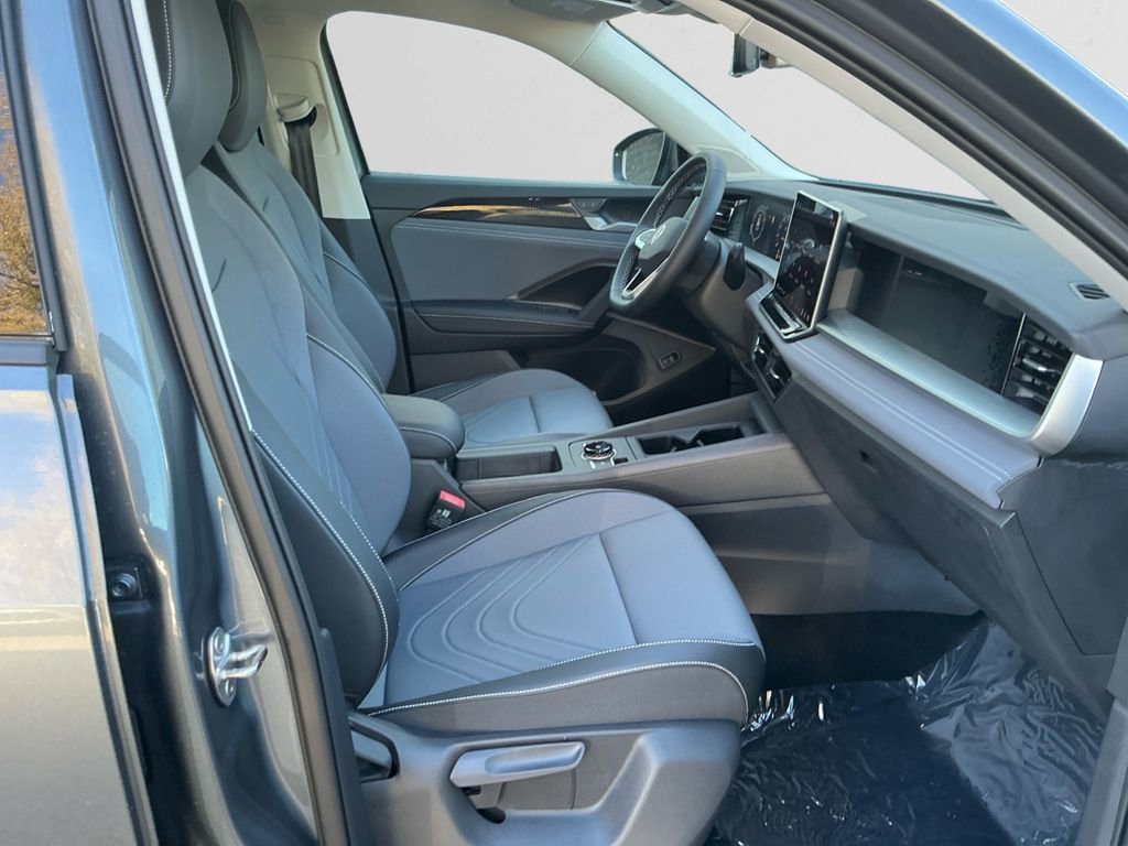 New 2025 Volkswagen Tiguan SE image 15