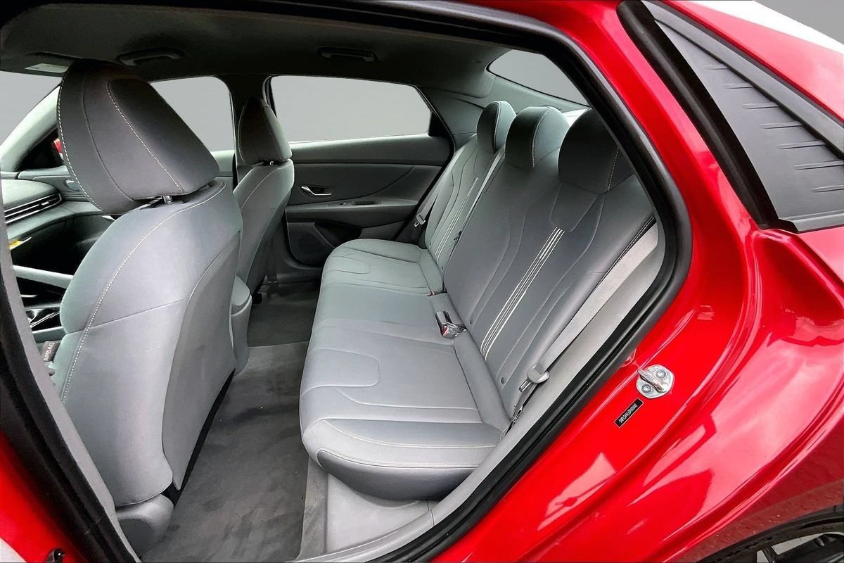 Used 2023 Hyundai Elantra SEL w/ Convenience Package FWD image 16