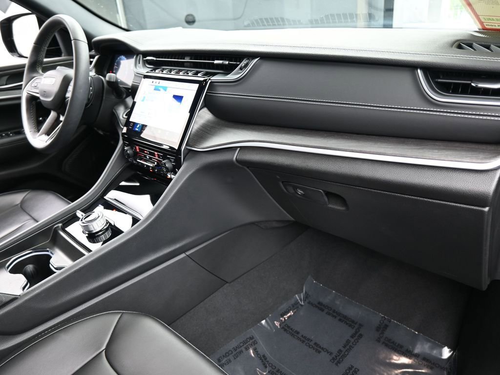 Used 2024 Jeep Grand Cherokee Limited w/ Black Appearance Package image 47