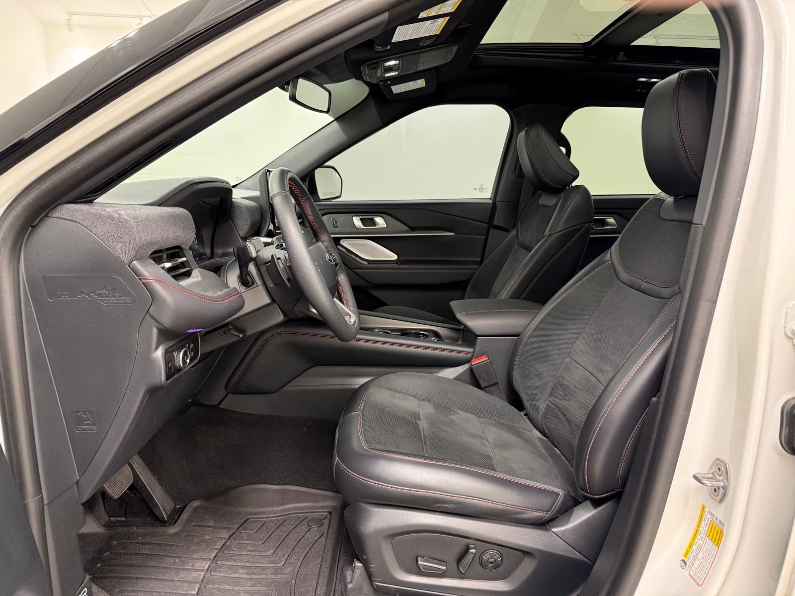 Used 2025 Ford Explorer ST w/ Sun And Sound Package AWD/4WD image 17