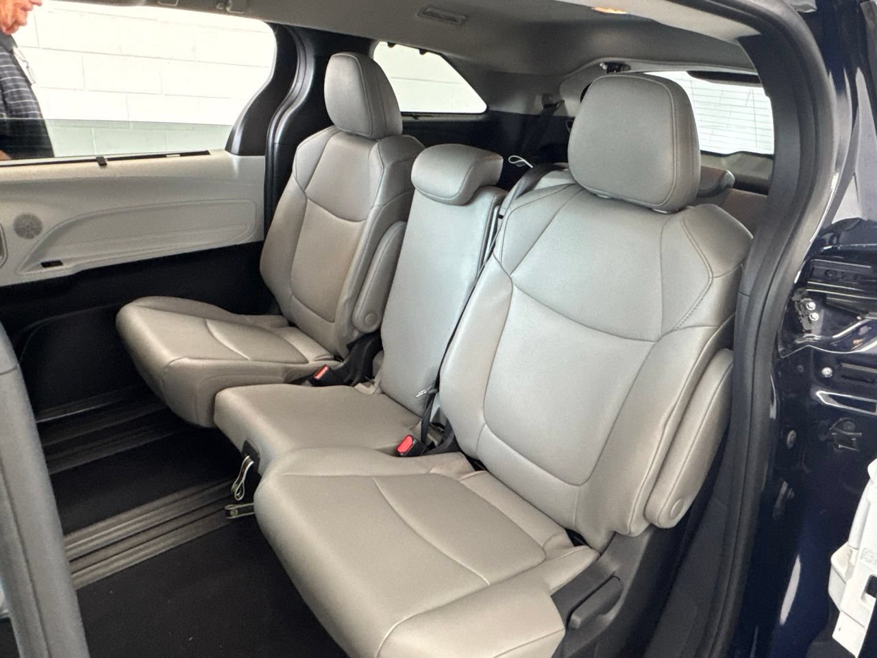 Used 2026 Toyota Sienna XLE FWD image 37