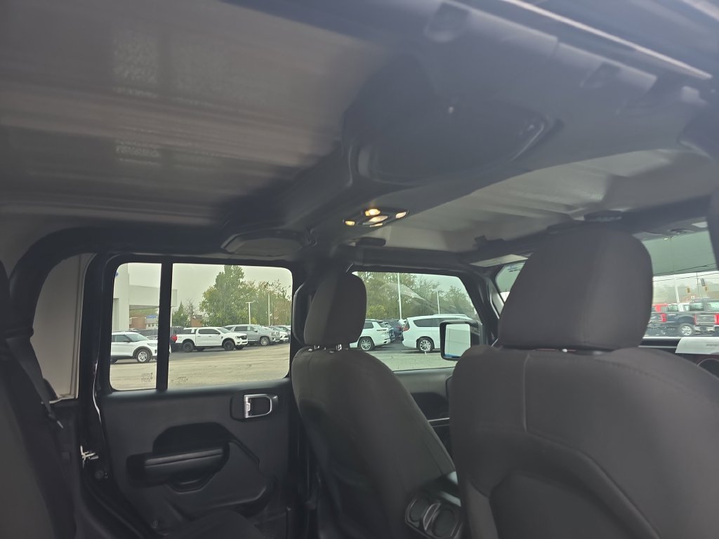 Used 2023 Jeep Gladiator Rubicon w/ Trailer Tow Package AWD/4WD image 19