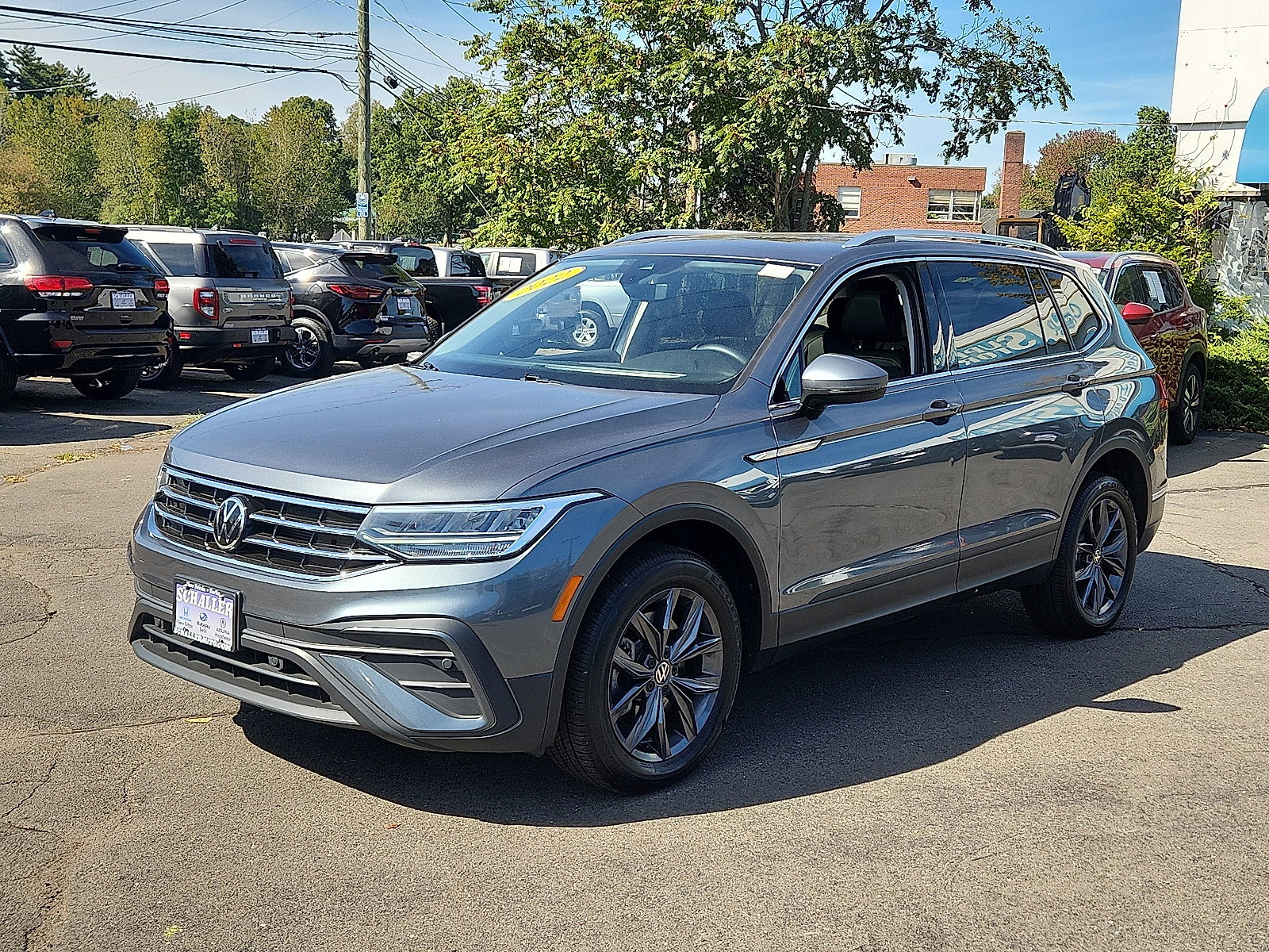 Used 2022 Volkswagen Tiguan SE image 3