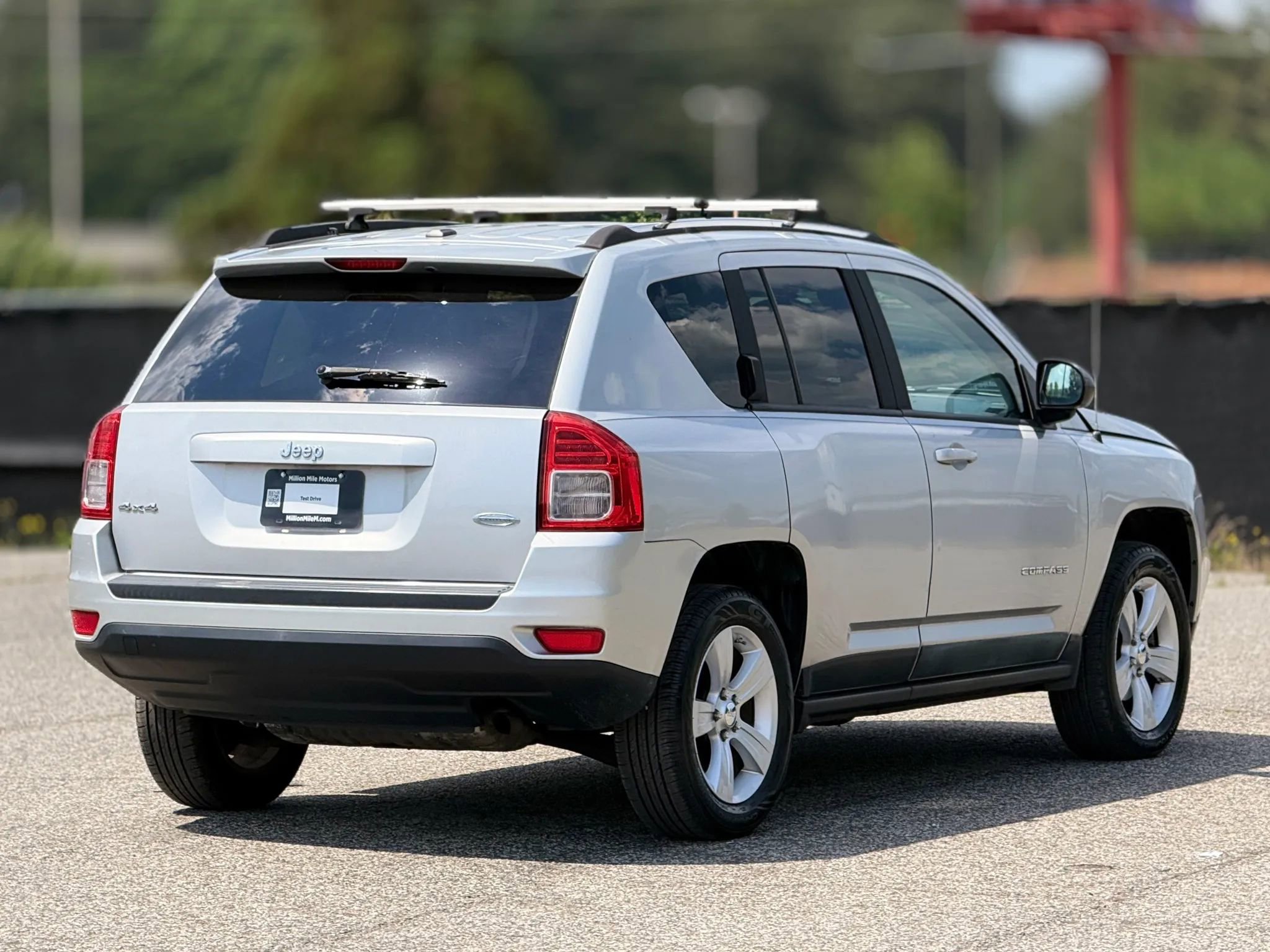 Used 2011 Jeep Compass Latitude w/ Sun/Sound Group AWD/4WD image 9