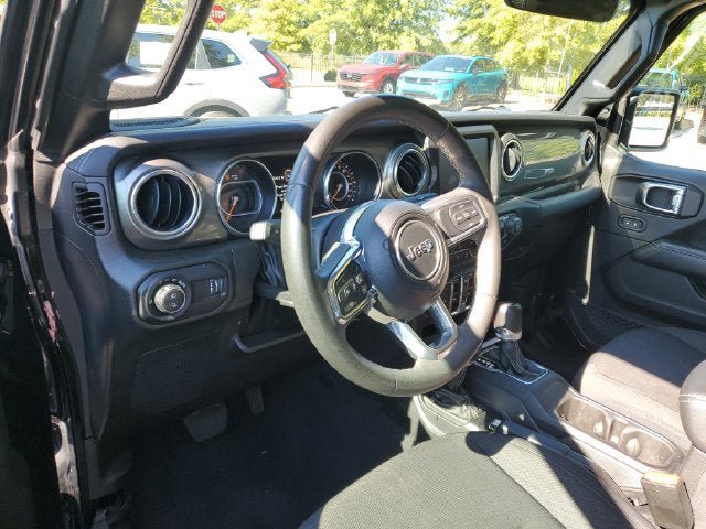 Used 2023 Jeep Gladiator Overland AWD/4WD image 7