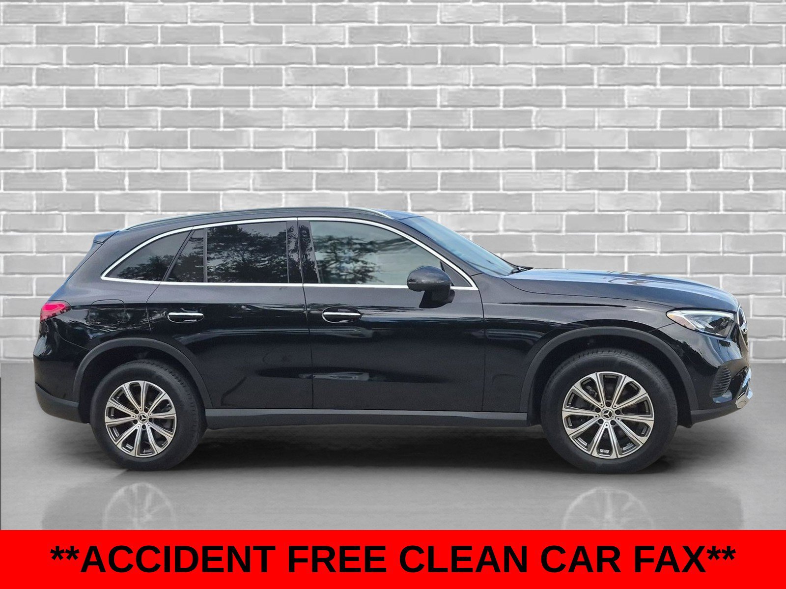 Used 2024 Mercedes-Benz GLC 300 4MATIC image 4