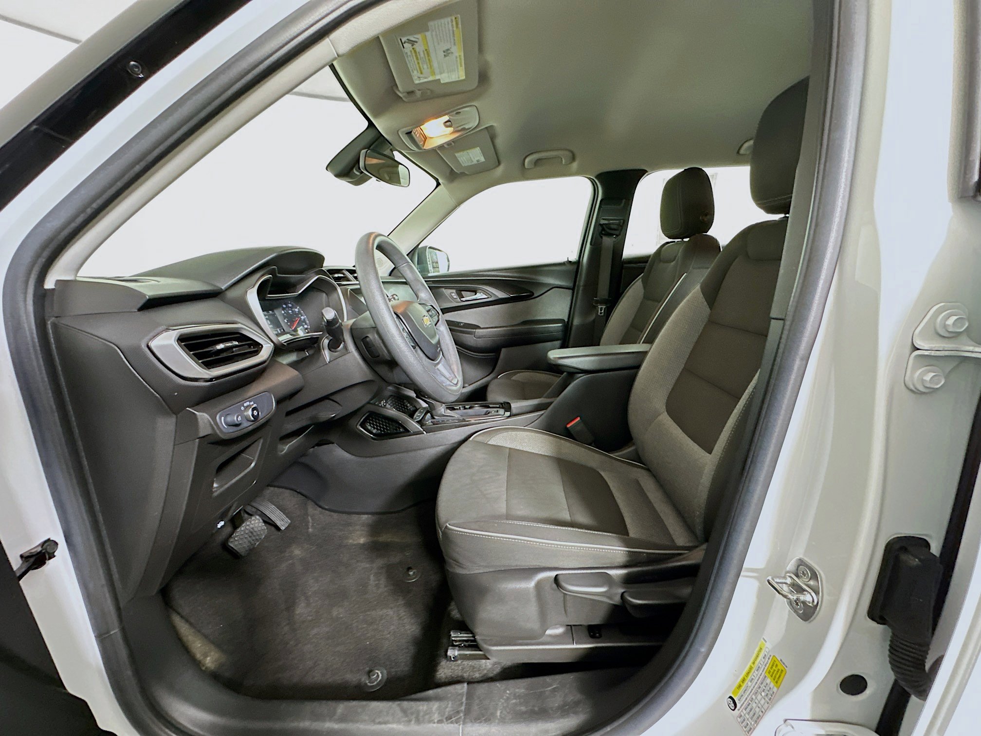 Used 2023 Chevrolet TrailBlazer LS FWD image 13