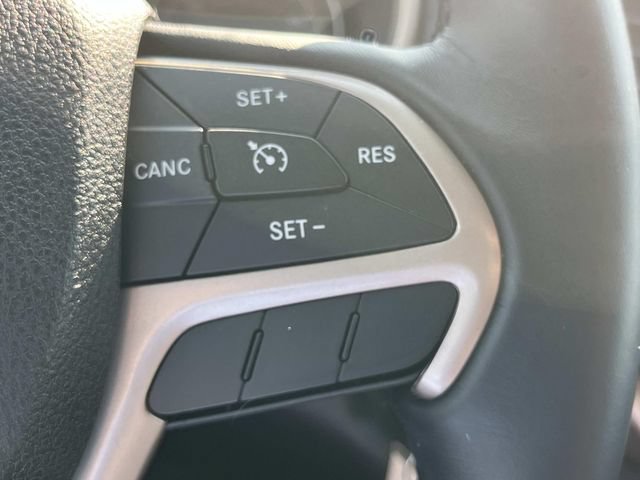 Used 2015 Jeep Cherokee Latitude FWD image 28