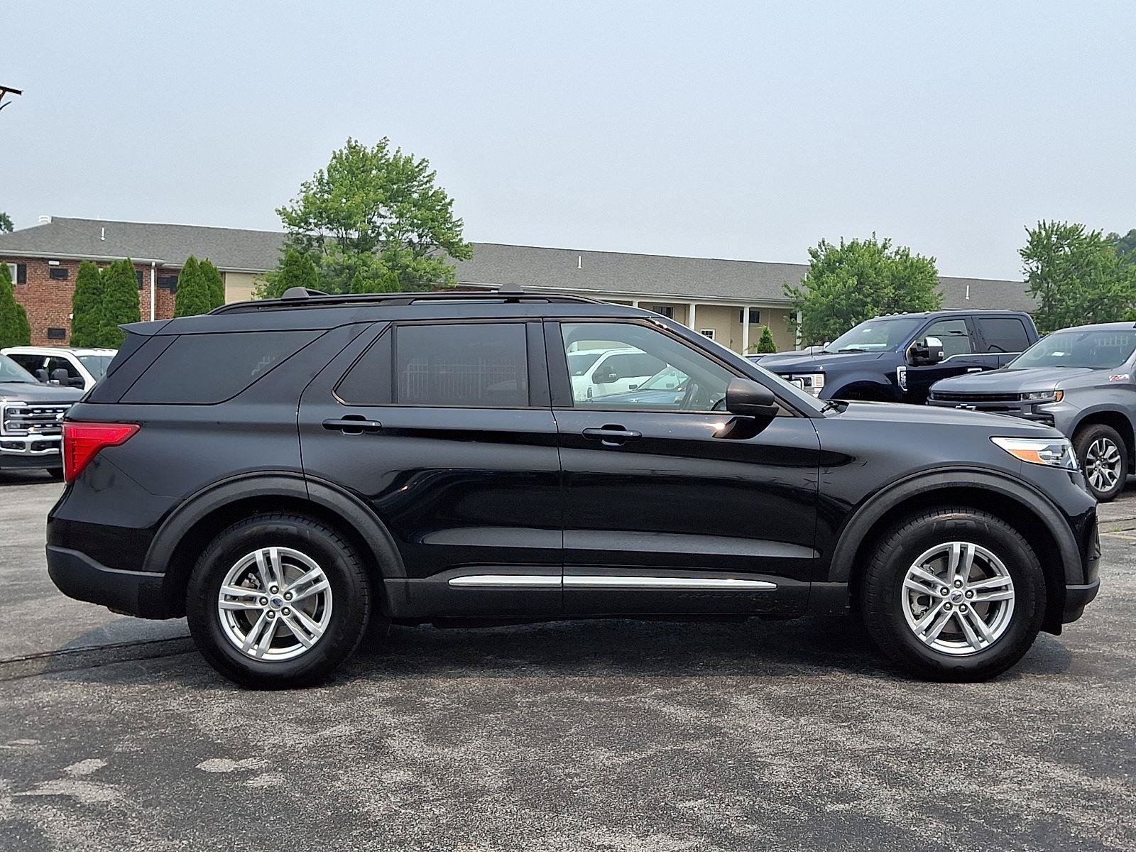 Used 2020 Ford Explorer XLT w/ Comfort Package AWD/4WD image 7