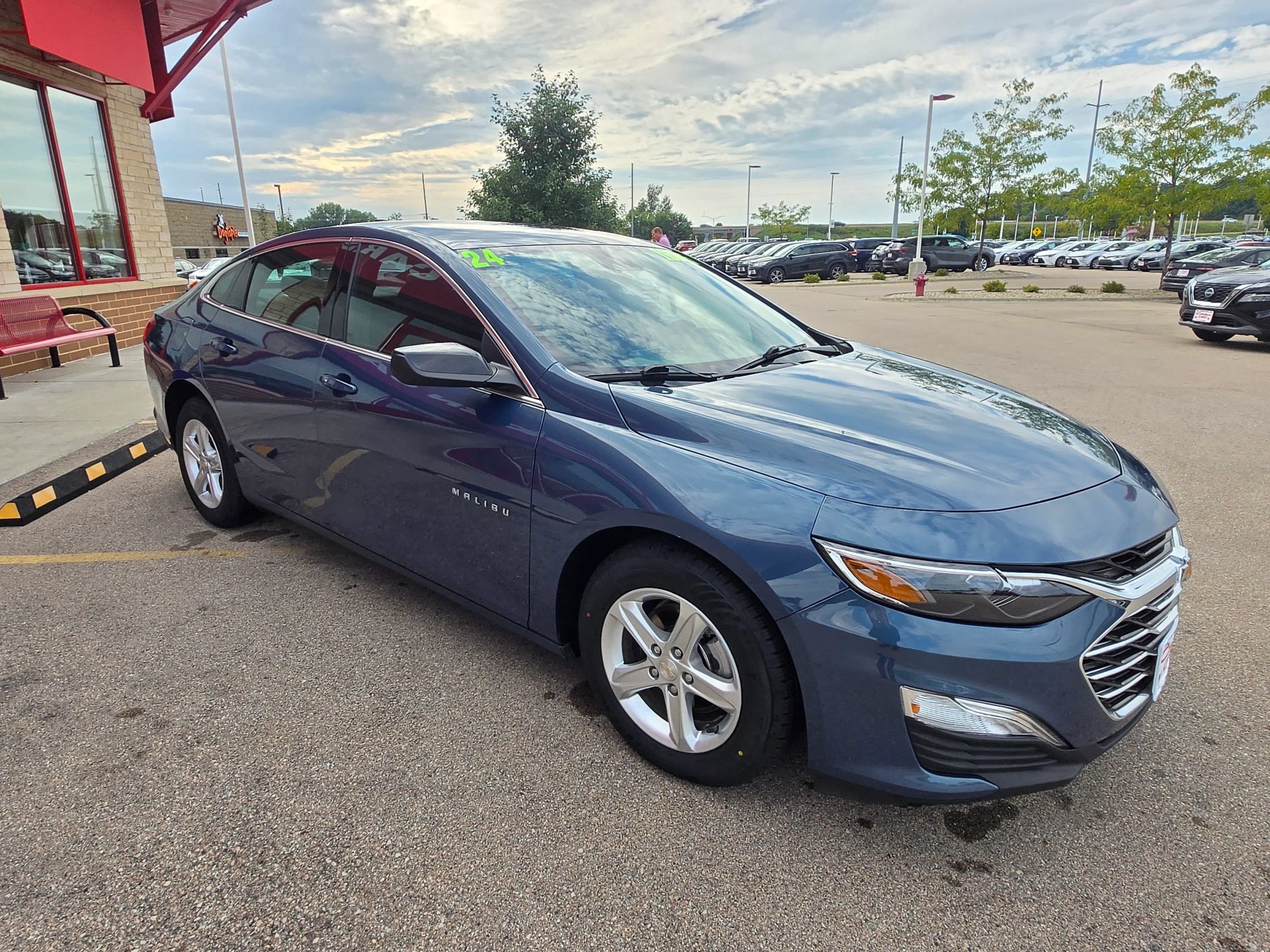 Used 2024 Chevrolet Malibu LS FWD image 3
