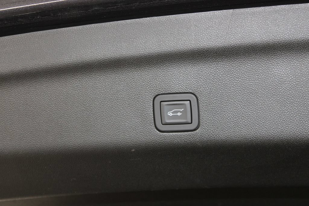 Used 2025 Chevrolet Tahoe Premier RWD image 35