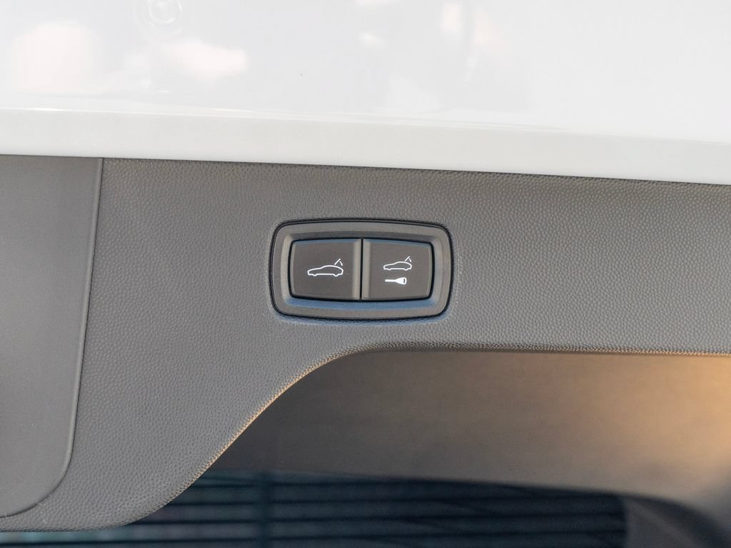 Used 2024 Porsche Macan 4 Electric AWD/4WD image 35