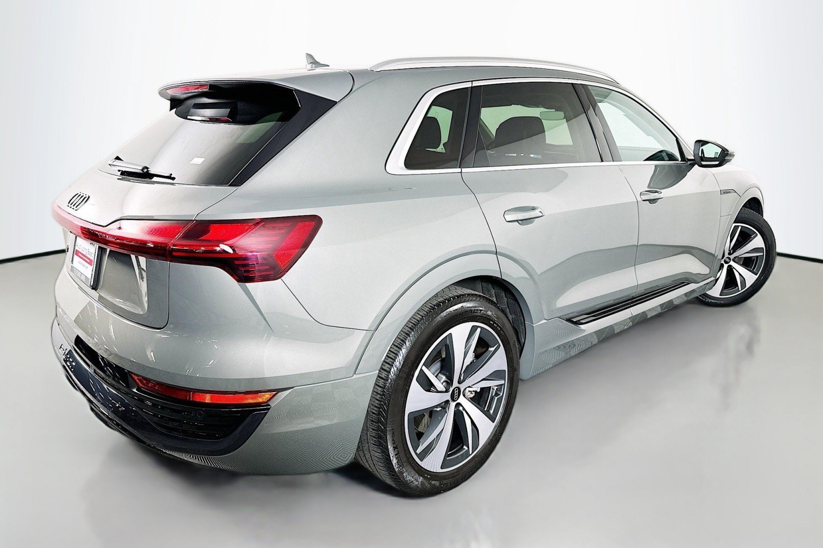 Used 2024 Audi Q8 e-tron Premium AWD/4WD image 14