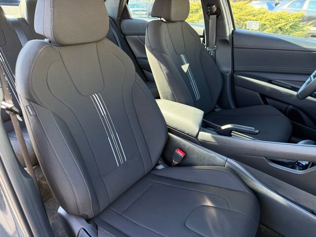 Certified 2025 Hyundai Elantra Sport image 29