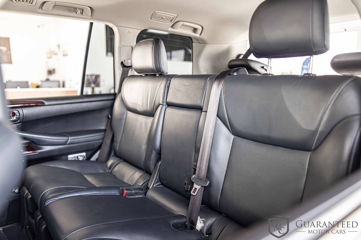 Used 2015 Lexus LX 570 4WD w/ Luxury Package image 34