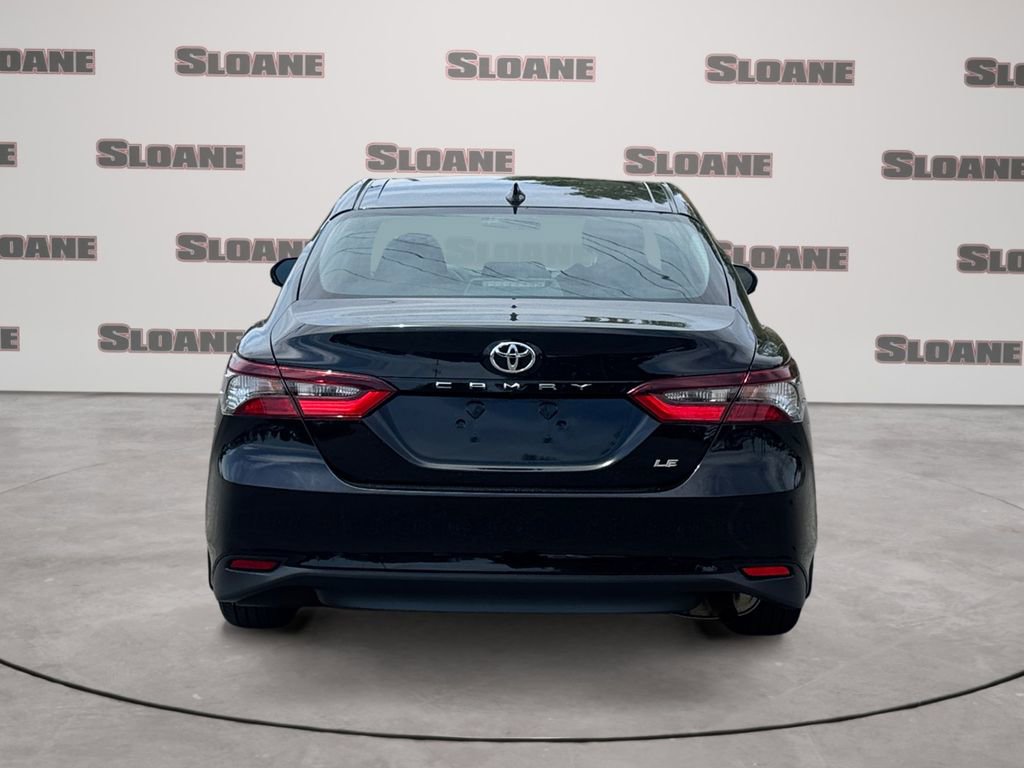 Used 2022 Toyota Camry LE FWD image 4