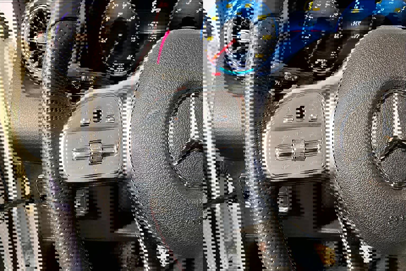 Used 2023 Mercedes-Benz EQB 300 4MATIC image 23