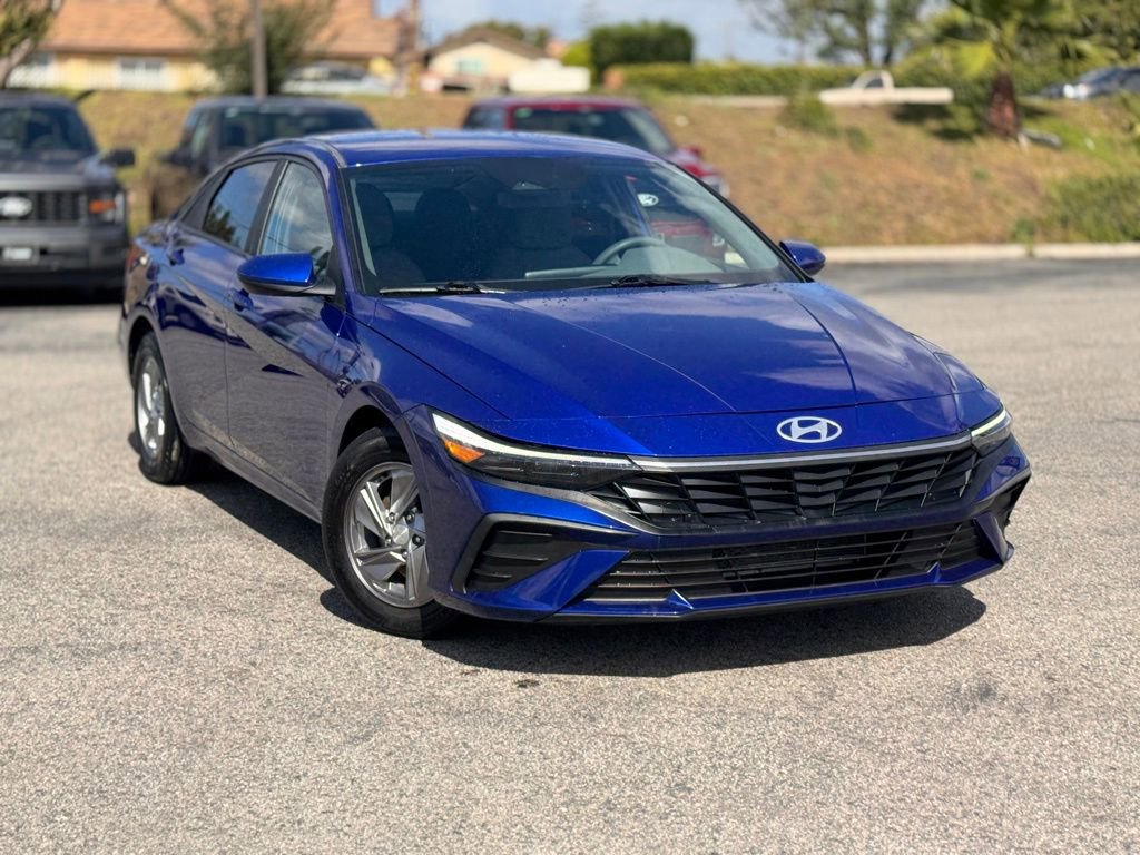 Used 2024 Hyundai Elantra SE image 2