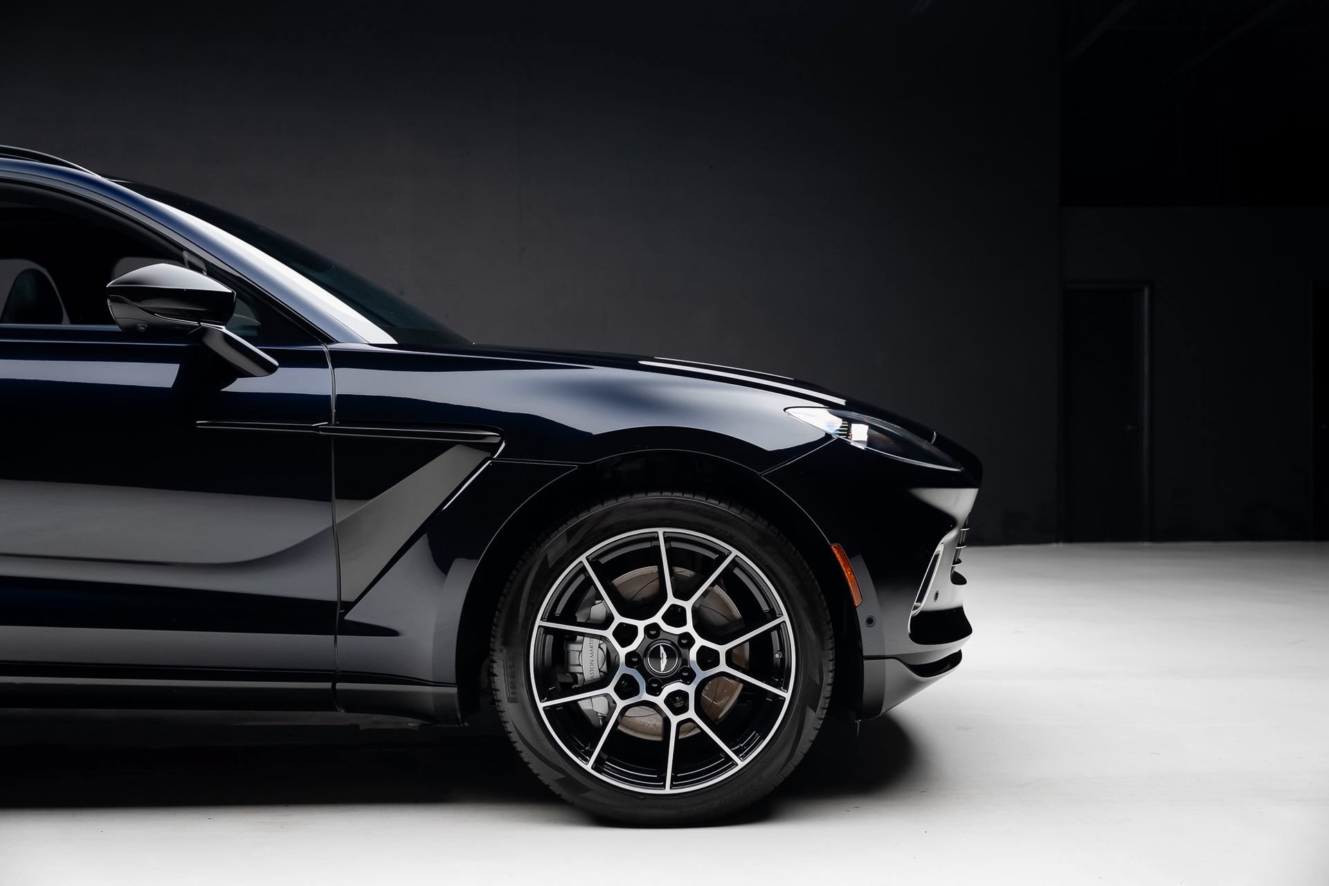 Used 2021 Aston Martin DBX AWD/4WD image 37