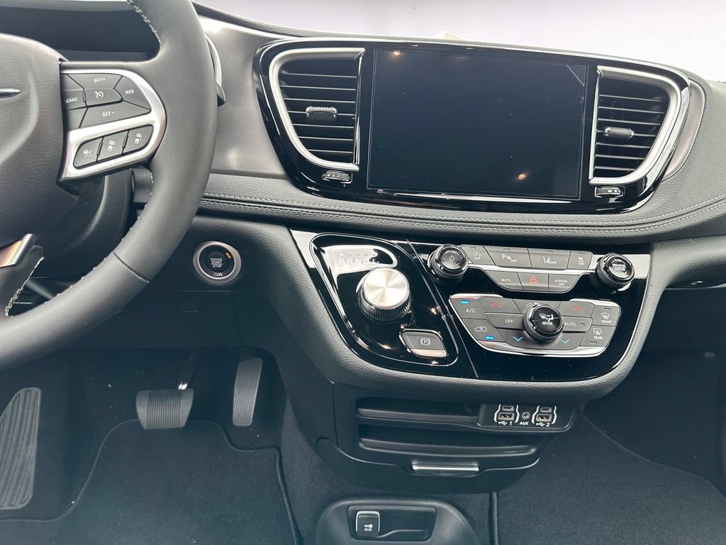 New 2025 Chrysler Pacifica Select FWD image 11