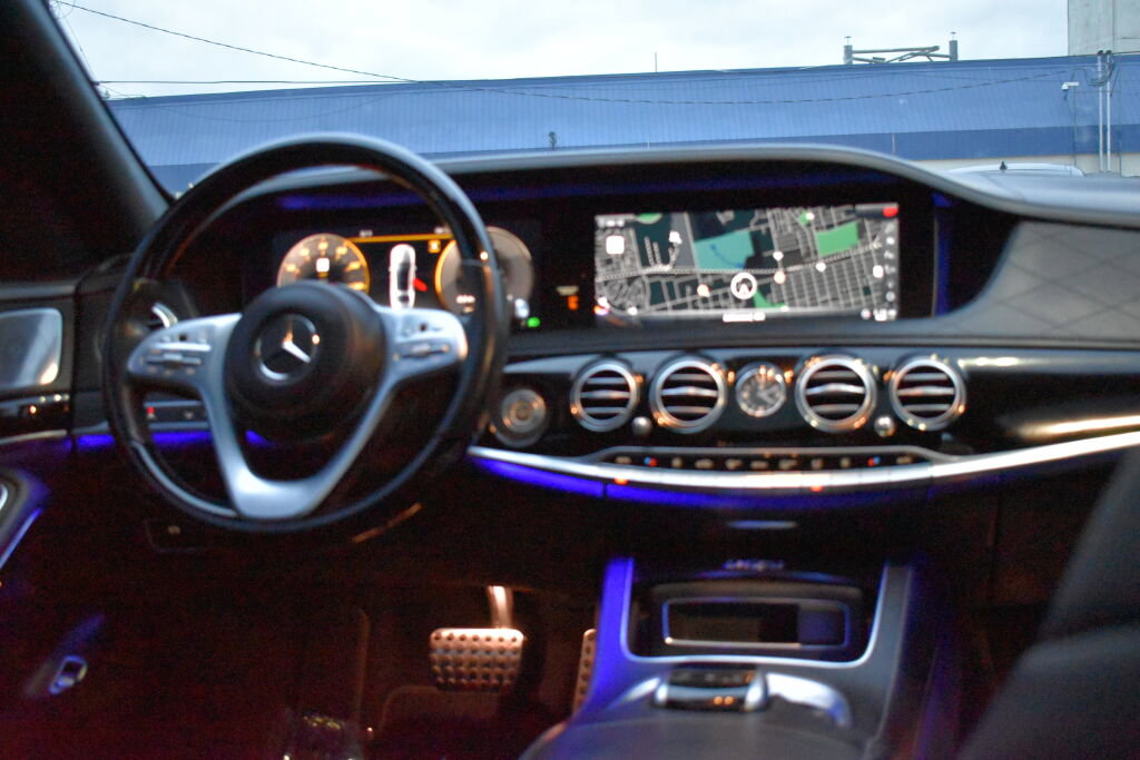 Used 2018 Mercedes-Benz S 560 Sedan w/ AMG Line Exterior image 2