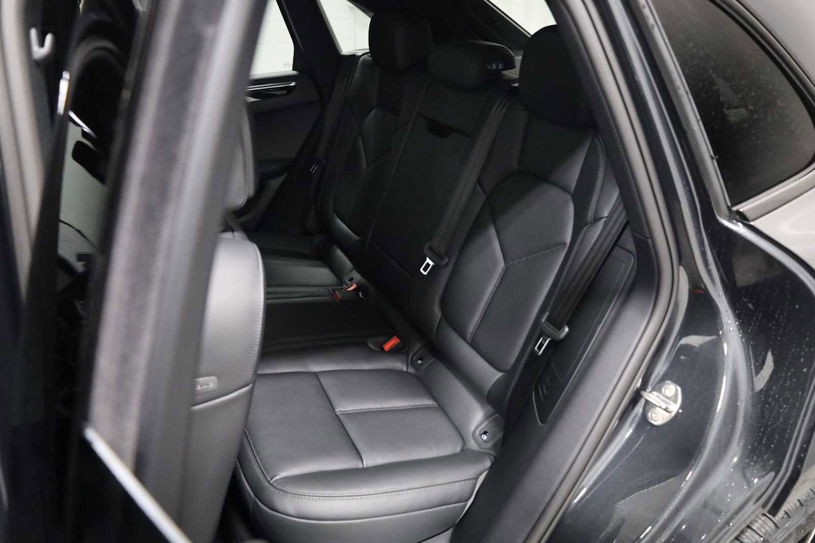 New 2026 Porsche Macan image 35