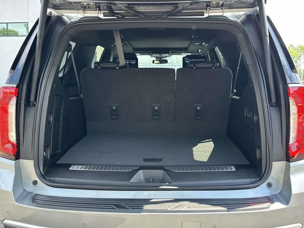 Used 2024 GMC Yukon XL Denali AWD/4WD image 8