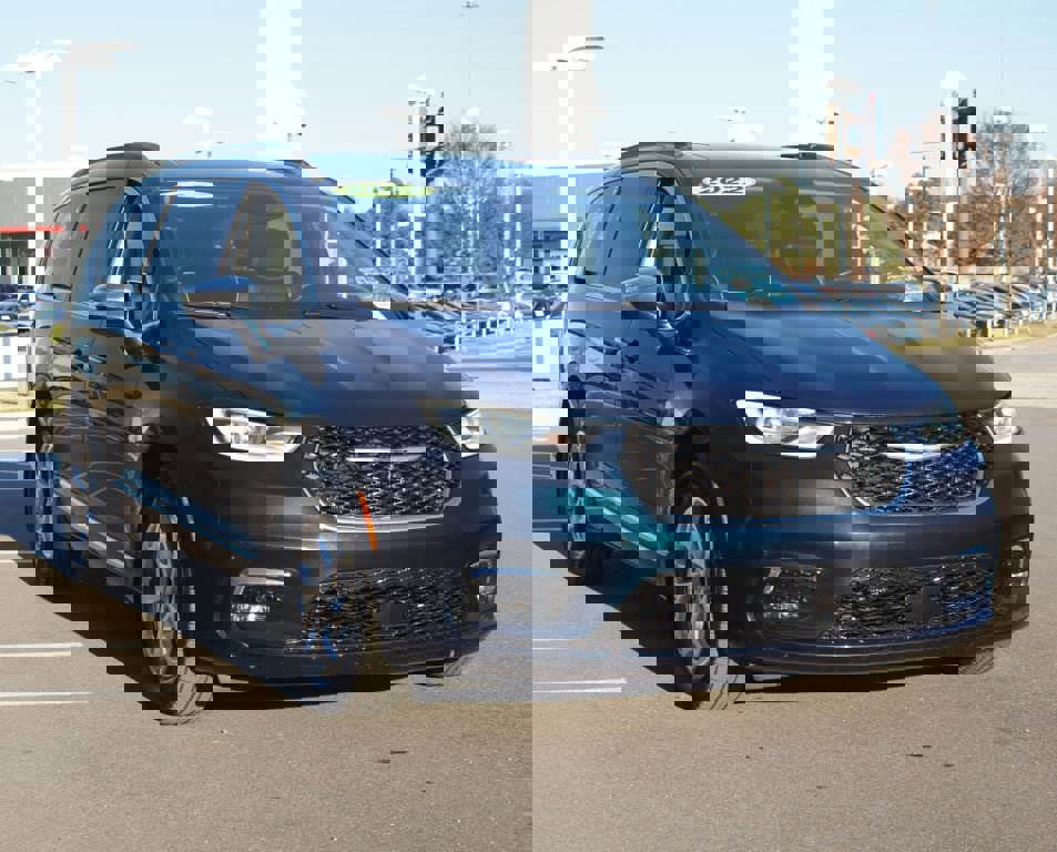 Used 2022 Chrysler Pacifica Limited image 2