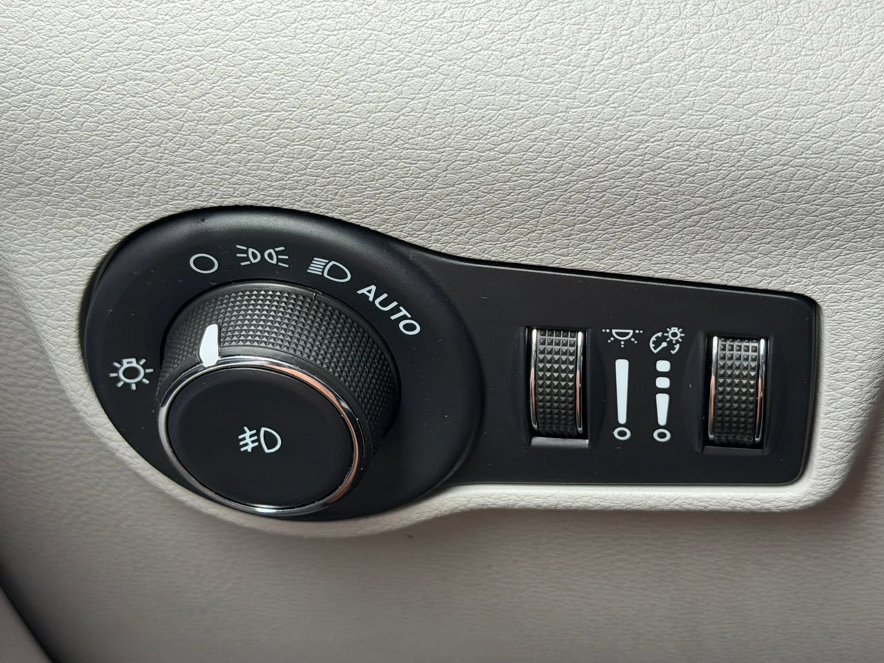Used 2022 Jeep Compass Latitude w/ Sun and Sound Group FWD image 21