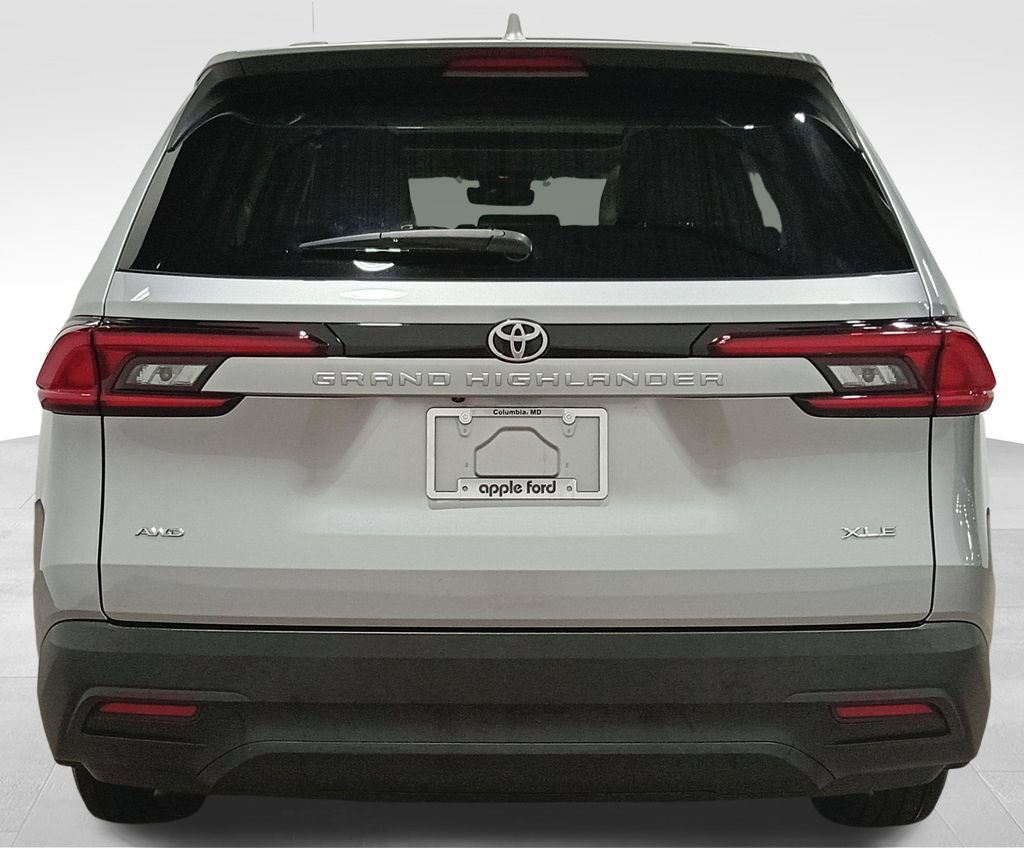 Used 2025 Toyota Grand Highlander AWD image 5