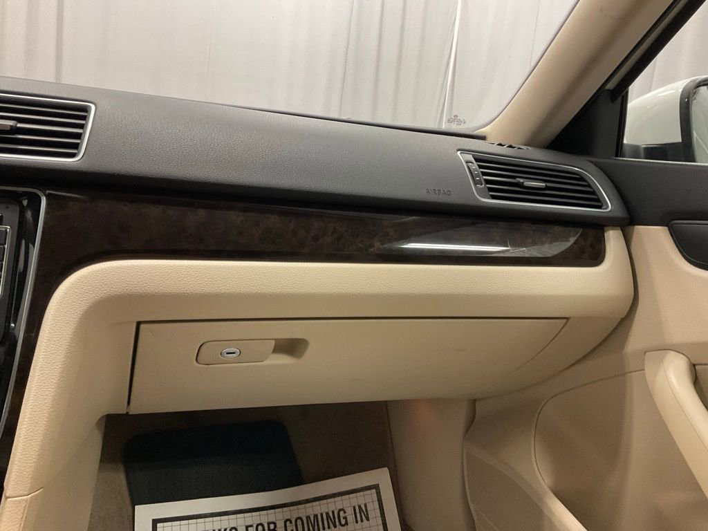Used 2015 Volkswagen Passat TDI SEL Premium image 30