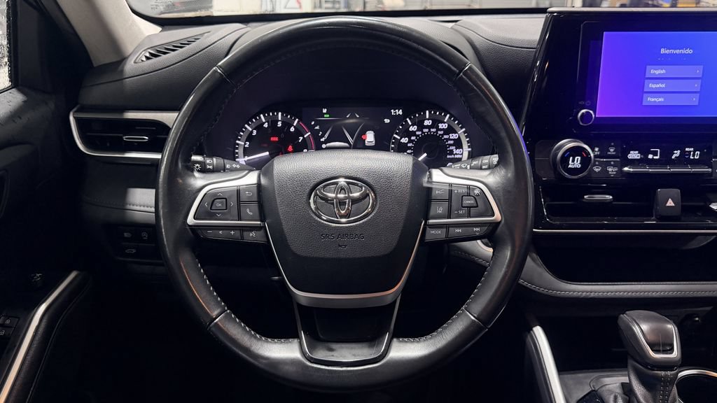 Used 2024 Toyota Highlander LE FWD image 14