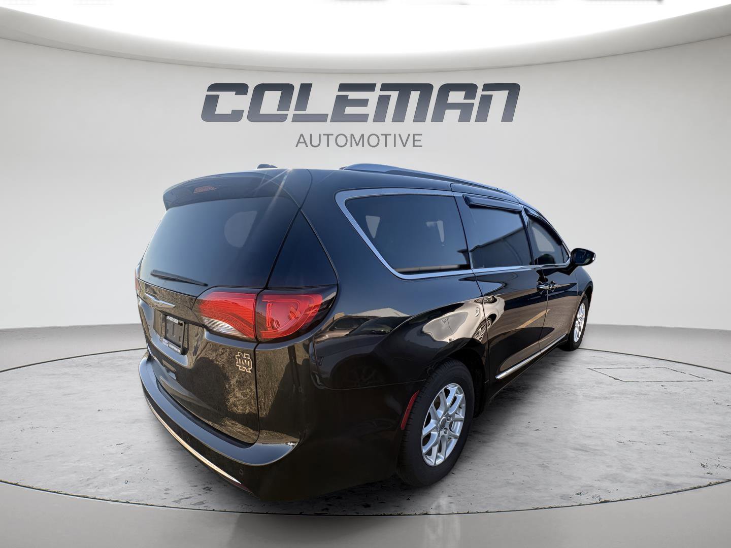 Used 2020 Chrysler Pacifica Touring-L image 3