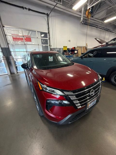 Used 2025 Nissan Rogue S AWD/4WD image 5