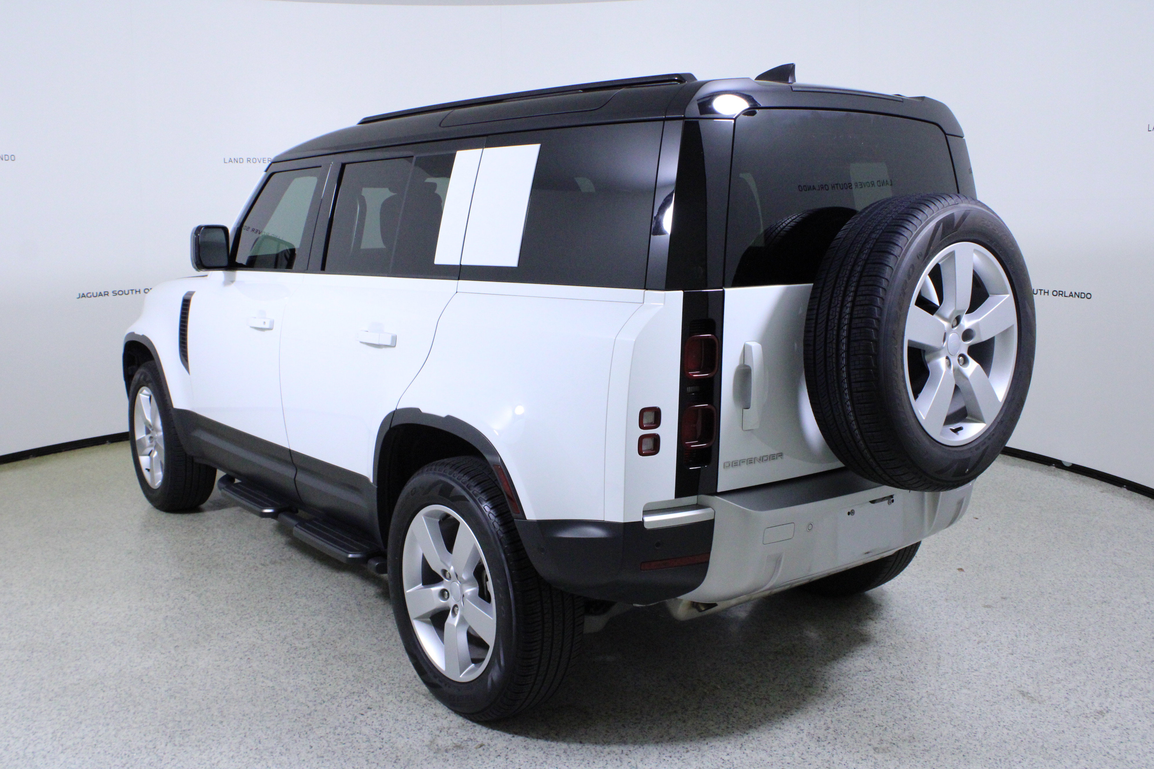 Used 2025 Land Rover Defender 110 S image 5