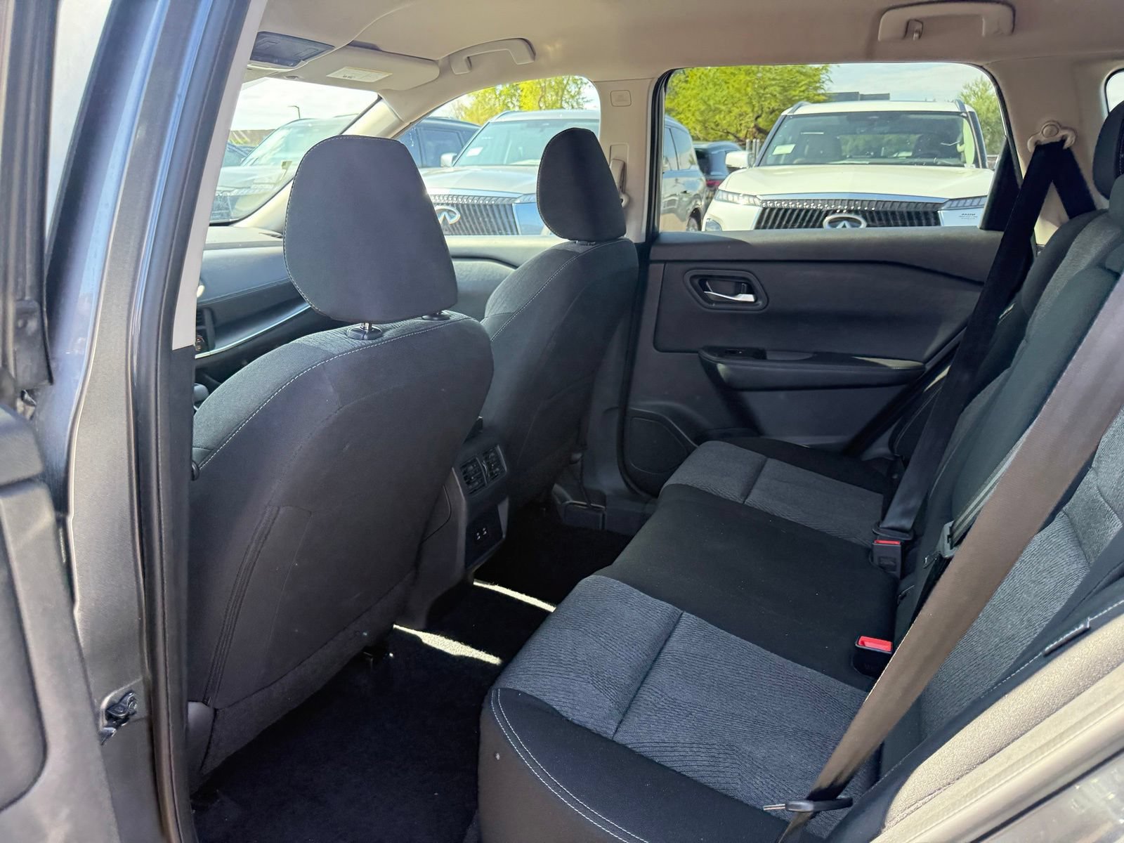 Certified 2025 Nissan Rogue SV FWD image 9