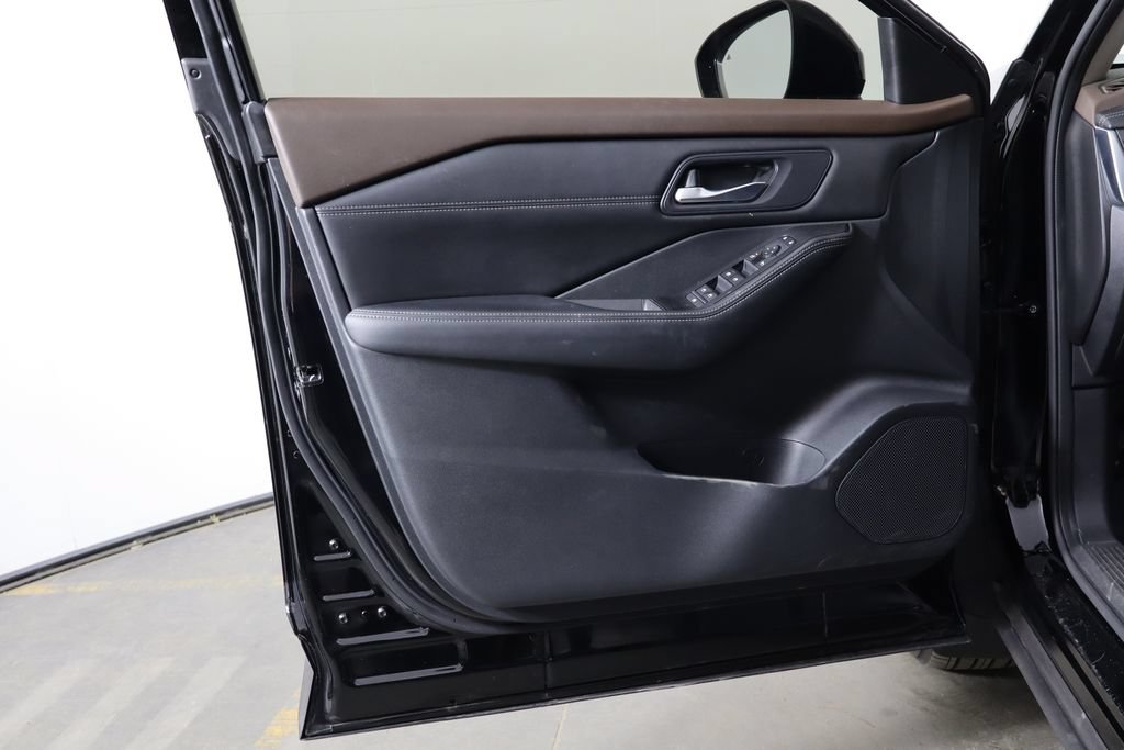 Used 2023 Nissan Rogue SV w/ SV Premium B Package FWD image 19