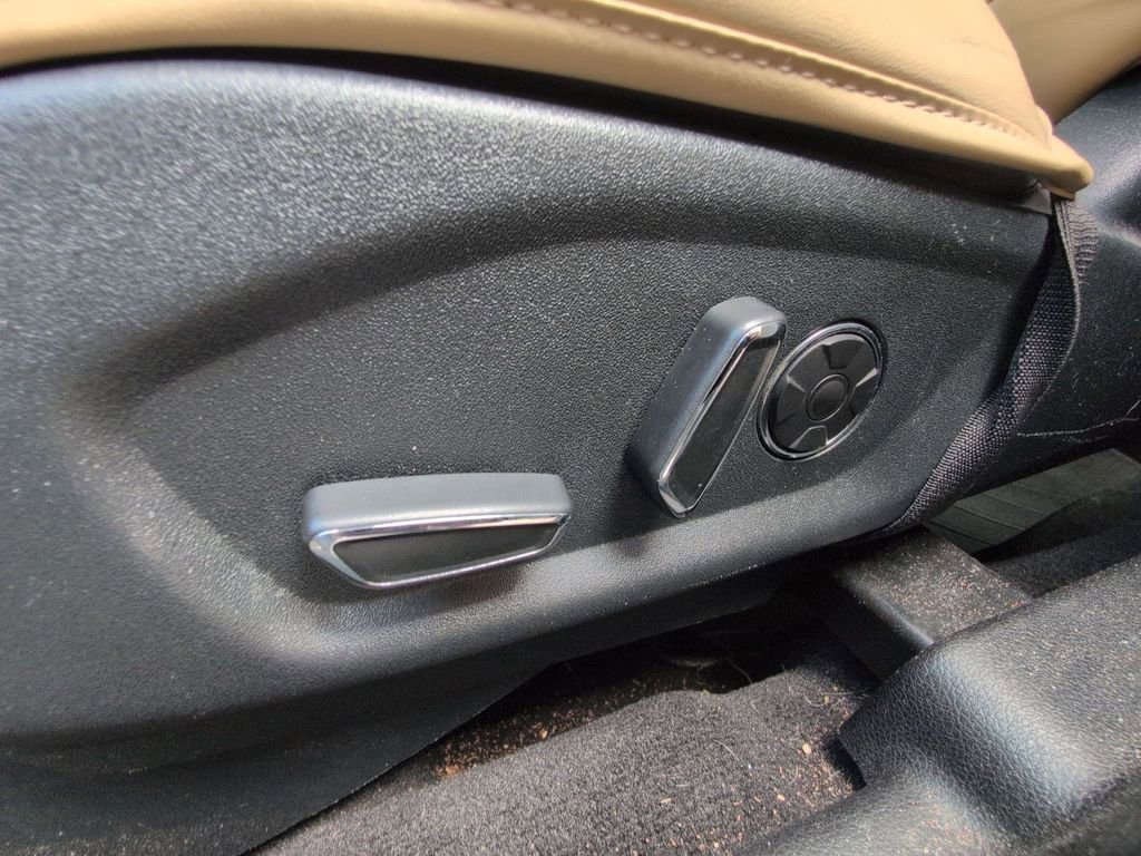 Used 2018 Ford Explorer Platinum image 13