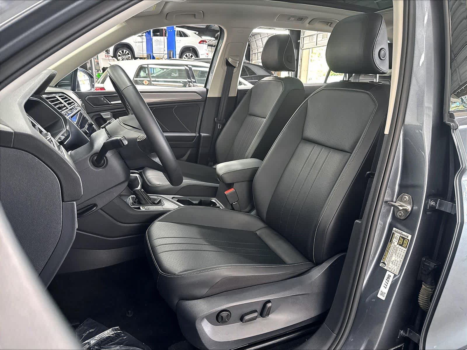 Used 2023 Volkswagen Tiguan SE FWD image 24