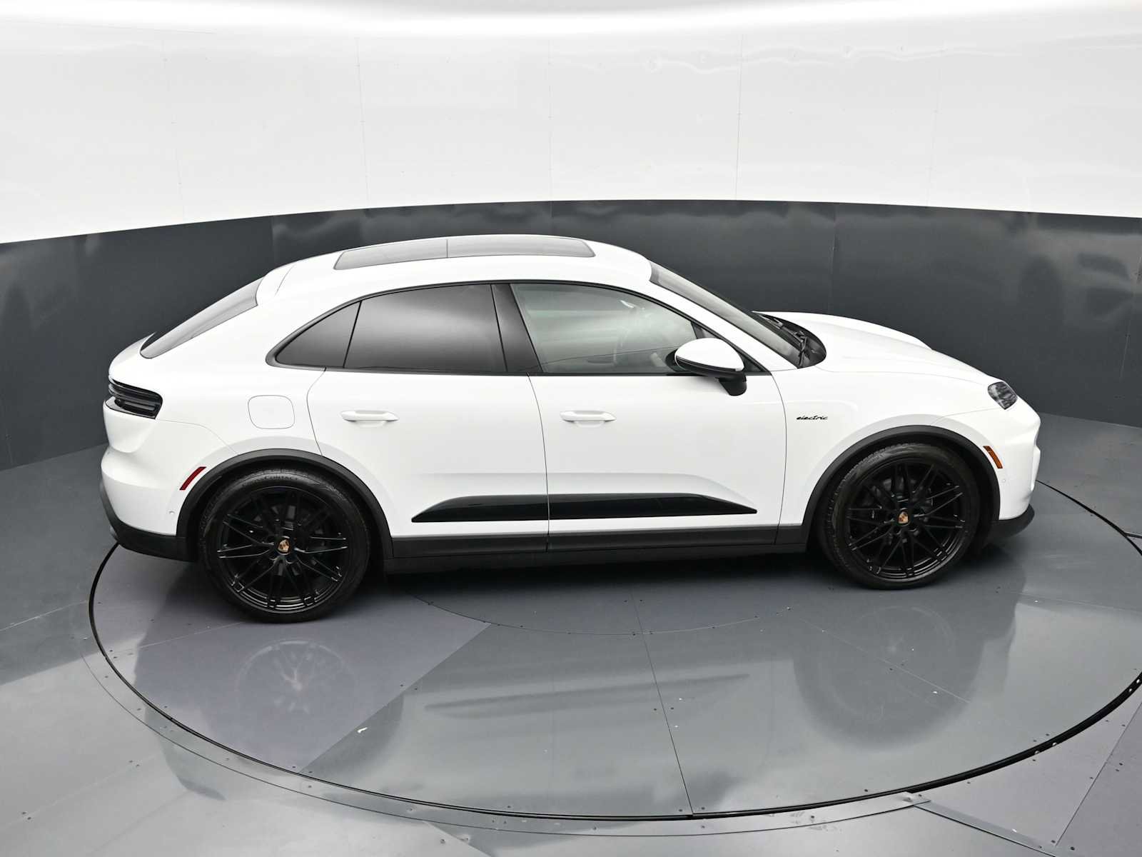 New 2025 Porsche Macan 4 Electric AWD/4WD image 38