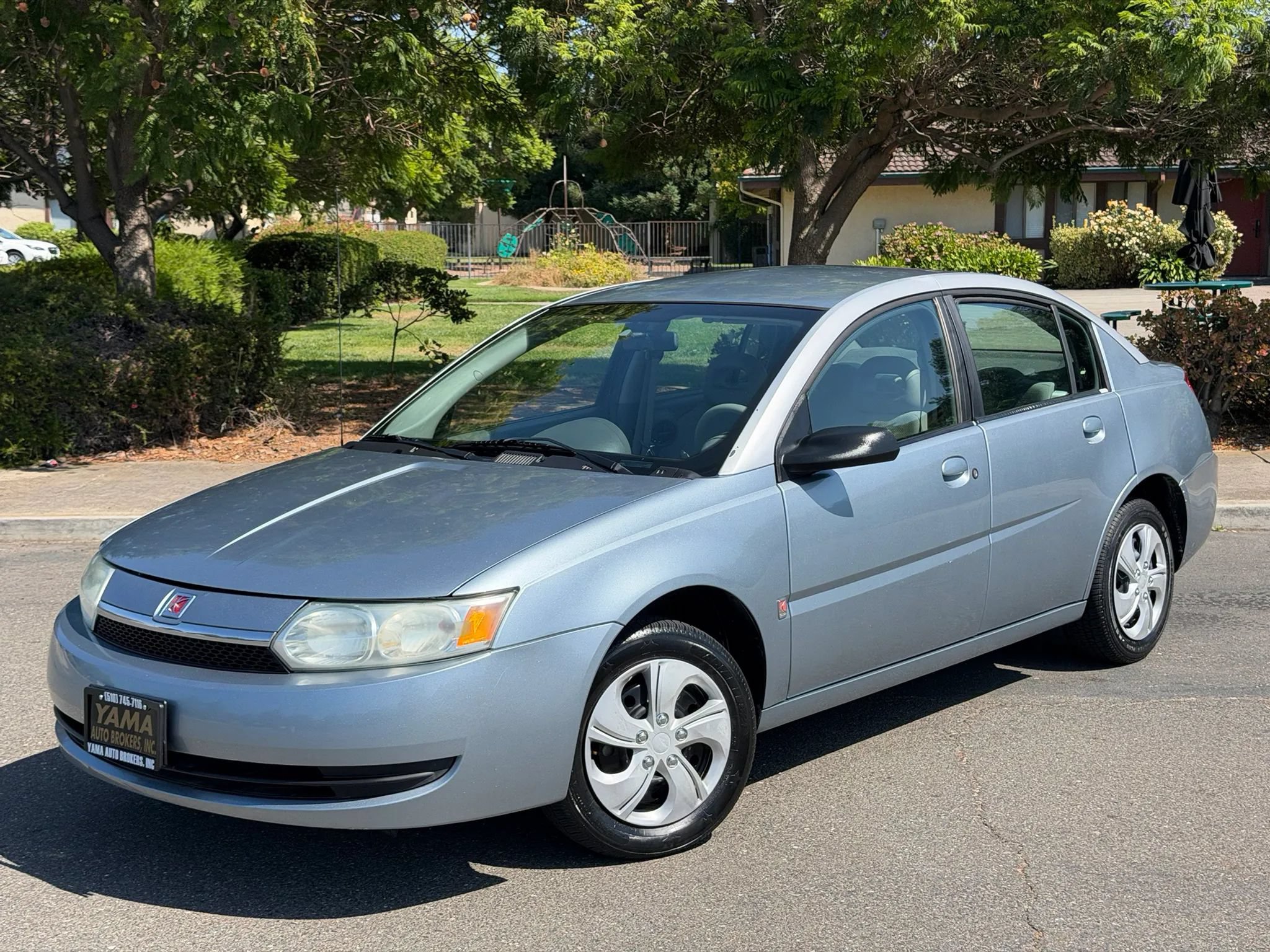 Used 2003 Saturn ION Level 2 FWD image 1