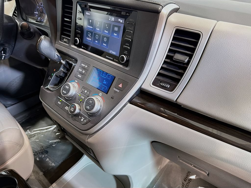 Used 2020 Toyota Sienna XLE w/ XLE Navigation Package AWD/4WD image 32
