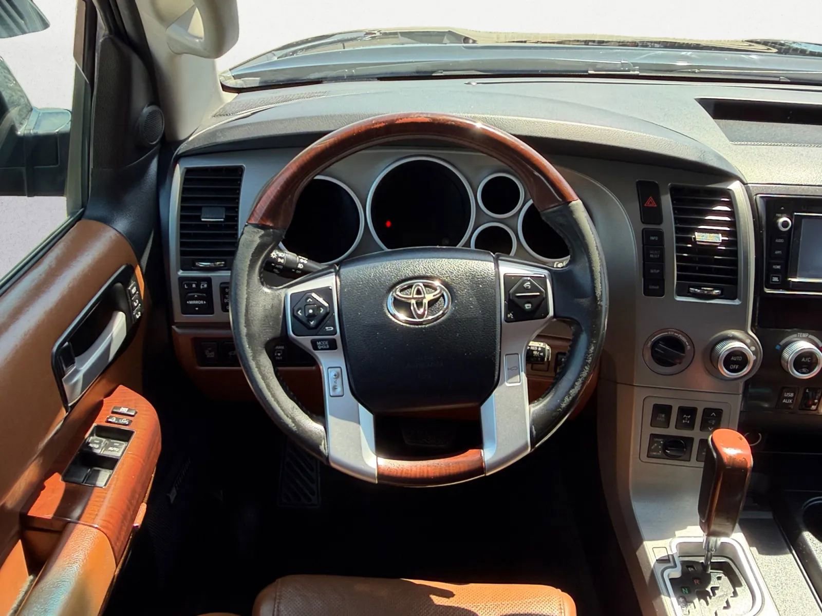 Used 2016 Toyota Sequoia Platinum image 17