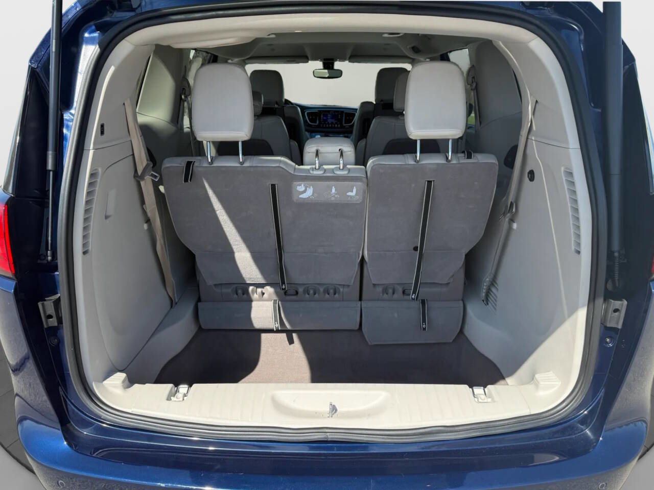 Used 2020 Chrysler Pacifica Touring-L Plus FWD image 10