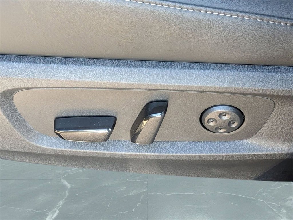 New 2026 INFINITI QX60 Luxe w/ Family Package image 13