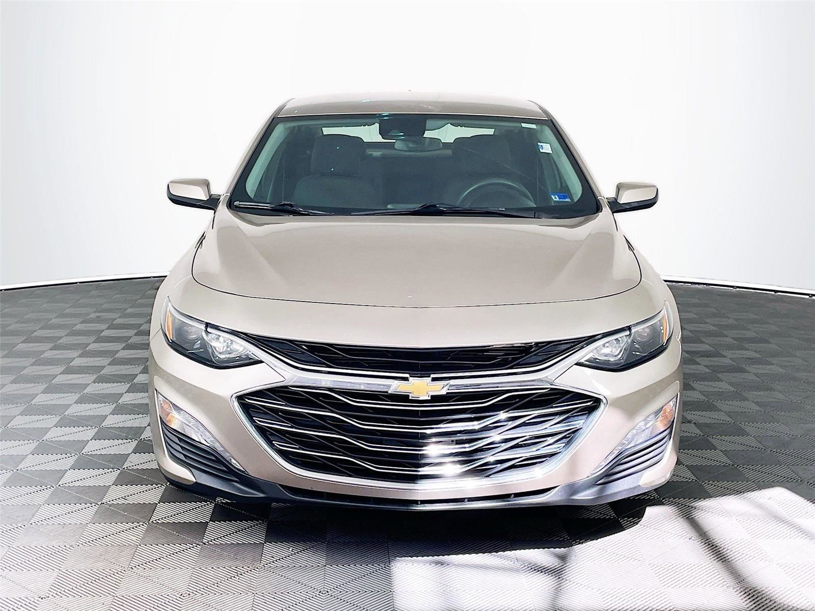 Used 2024 Chevrolet Malibu LT image 2